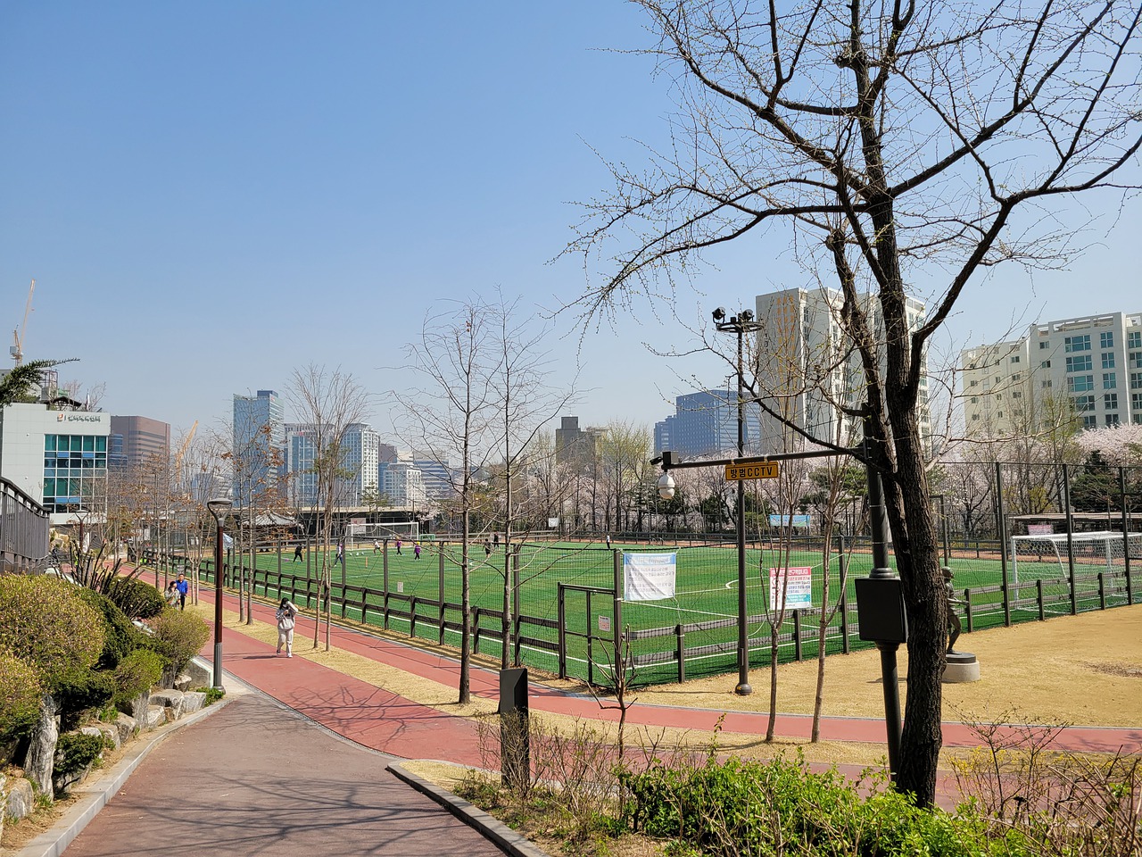 擠身世界大 擠身世界大